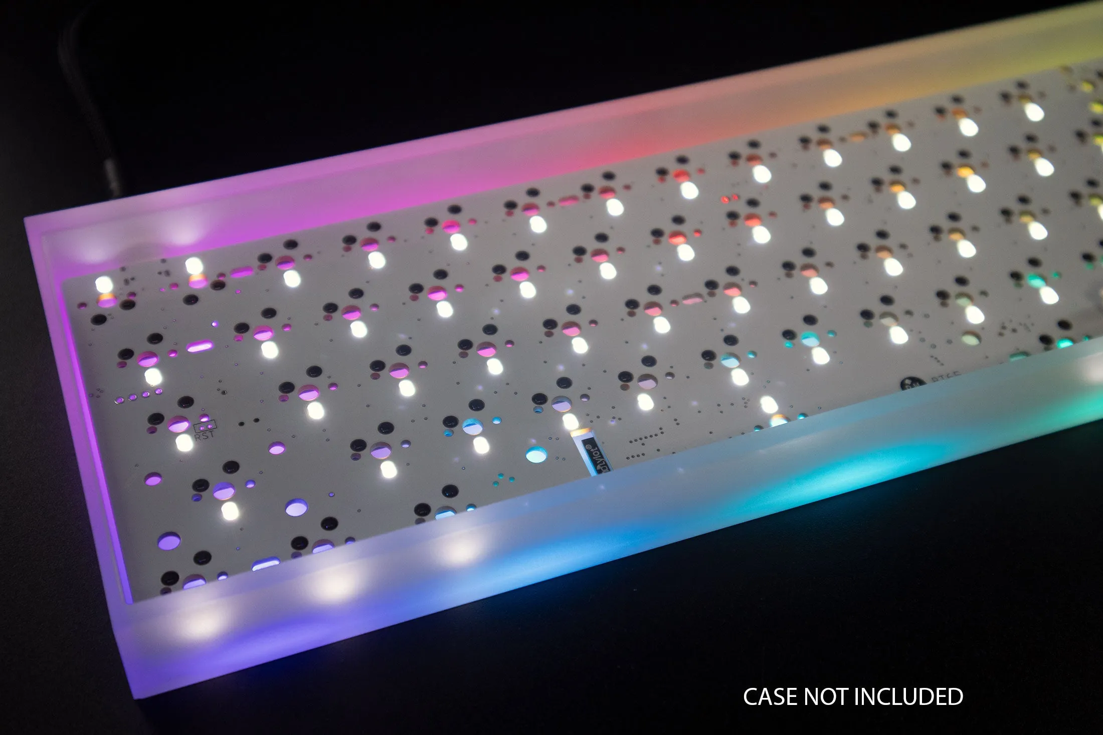 BT60v2 - 60% Wireless Hotswap Tray Mount PCB with RGB underglow and white LED