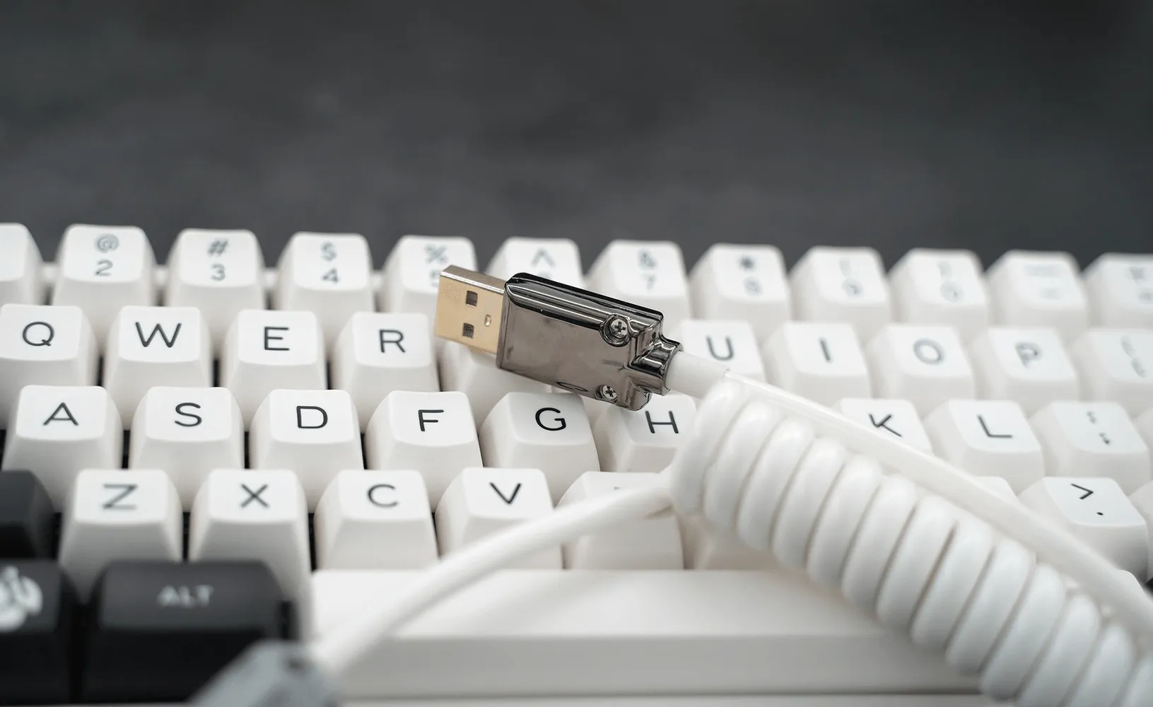 GeekCable White USB Spiral Handmade Customized Mechanical Keyboard Cable