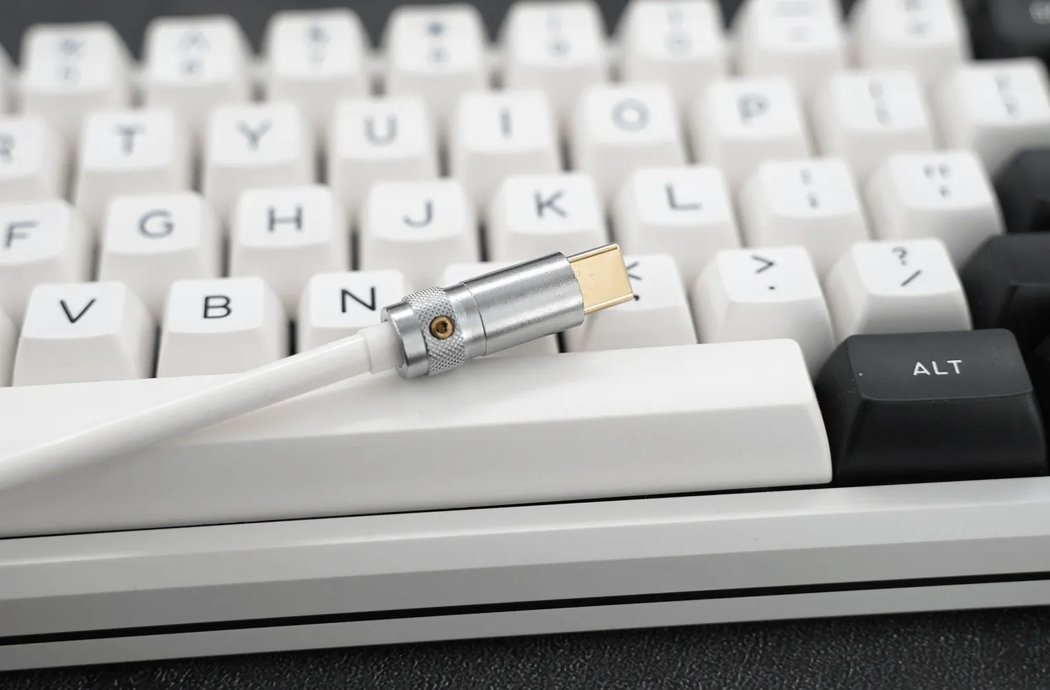 GeekCable White USB Spiral Handmade Customized Mechanical Keyboard Cable